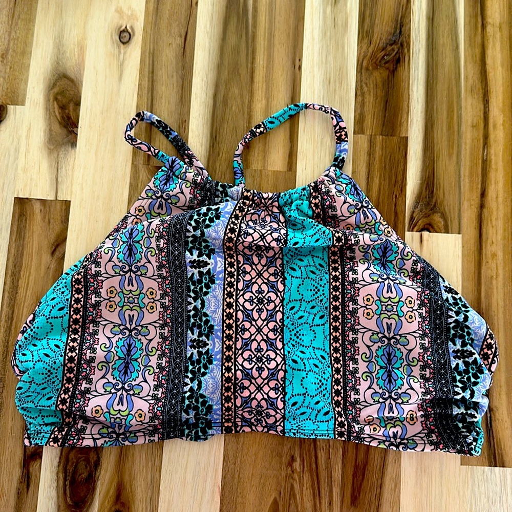 Medium bathing suit top